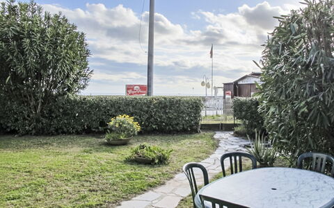 Piedi sulla Spiaggia: Arbuste, Jardin, Ombre, Pelouse, Cour, Aménagement Paysager, Mobilier De Jardin, Arrière-Cour