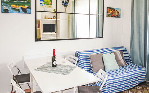 Piedi sulla Spiaggia: Meubles, Design Intérieur, Sol, Sol, Canapé, Pièce, Éclairage, Table, Salon, Appartement