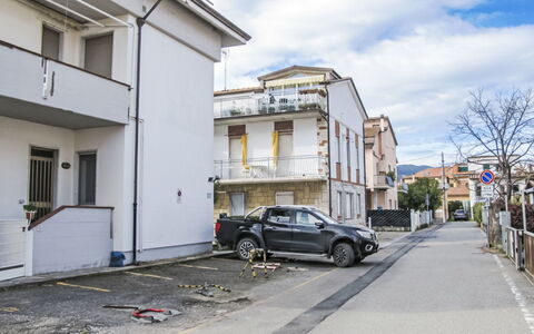 Piedi sulla Spiaggia: Quartier, Zone Résidentielle, Domicile, Banlieue, Balcon