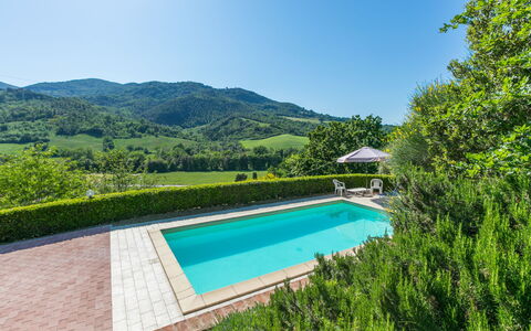 Nido di Falco: Montagnes Relief, Colline, Montagne, Chaîne De Montagnes, Station De Montagne, Vallée, Piscine, Crête, Jardin, Ferme