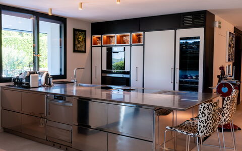 Villa Bocchi by Geco Vacation Rentals: Cuisine, Design Intérieur, Meubles, Sol, Comptoir, Appareil De Cuisine, Cabinetry, Principaux Appliance, Plafond, Éclairage