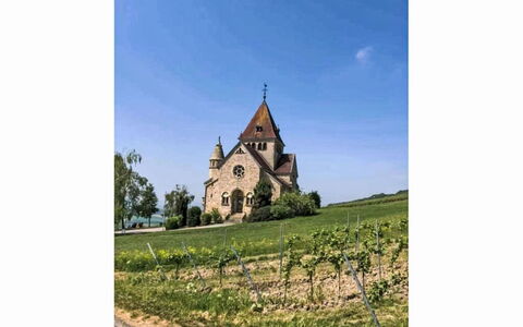 Tinkerhof Stahlhut: Ciel, Herbe, Arbuste, Clocher, Lieu De Culte, Point De Repère, Flèche, Église, Zone Rurale