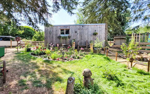 Tiny House Cottage Herbert: Arbuste, Jardin, Lot Terre, Chalet, Zone Rurale, Couverture De Sol, Arrière-Cour, Batiments Jardin, Cabanon