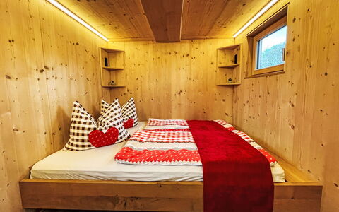 Tiny House Cottage Herbert: Bois, Tache De Bois, Plafond, Dur, Chambre, Planche, Lumber, Lit, Cadre De Lit, Contre-Plaqué