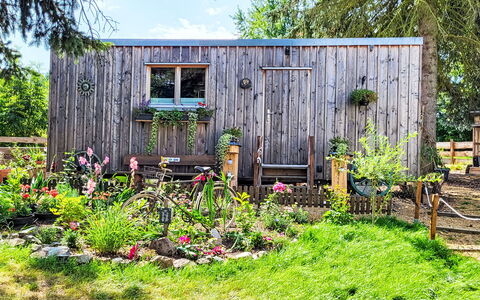 Tiny House Cottage Herbert: Bois, Arbuste, Jardin, Cabanon, Chalet, Batiments Jardin, Arrière-Cour, Couverture De Sol, Printemps