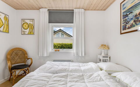 Elizabeth - 175M from the Sea: Chambre, Lit, Bois, Design Intérieur, Meubles, Drap De Lit, Sol, Literie, Plafond, Linge