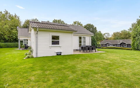 Elizabeth - 175M from the Sea: Maison, Domicile, Chalet, Pelouse, Jardin, Cour, Batiments Jardin, Ferme, Biens, Aménagement Paysager
