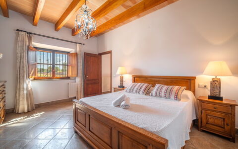 Son Peroti: Meubles, Design Intérieur, Sol, Sol, Bois, Plafond, Pièce, Lit, Domicile, Chambre