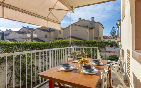 Balada Playa: Meubles, Domicile, Ombre, Chaise, Balcon, Plante D'Appartement, Mobilier De Jardin, Porche, Table Cuisine Et Salle A Manger, Tableau De Plein Air