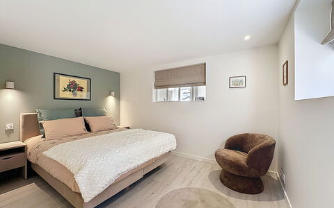 Le Vent D'Avril: Meubles, Lit, Design Intérieur, Chambre, Sol, Sol, Mur, Plafond, Bois, Pièce