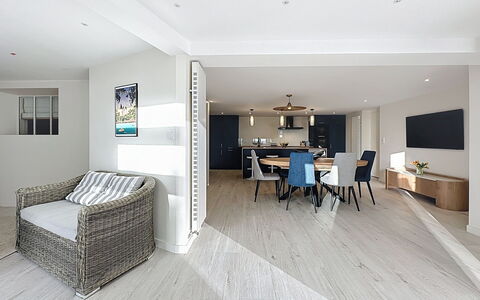 Le Vent D'Avril: Sol, Meubles, Design Intérieur, Sol, Bois, Plafond, Parquet, Salon, Canapé, Domicile