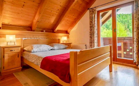 Chalet Relax: Tache De Bois, Dur, Chambre, Lit, Parquet, Grenier, Literie, Hôtel, Linge, Cabinetry