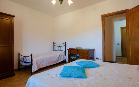 Pianaccio: Lit, Chambre, Design Intérieur, Bois, Sol, Sol, Drap De Lit, Plafond, Literie, Meubles