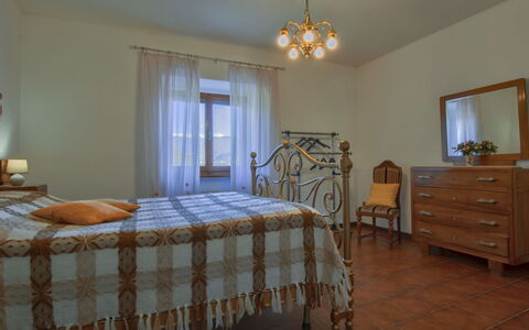 Pianaccio: Meubles, Design Intérieur, Lit, Chambre, Bois, Drap De Lit, Literie, Sol, Plafond, Sol