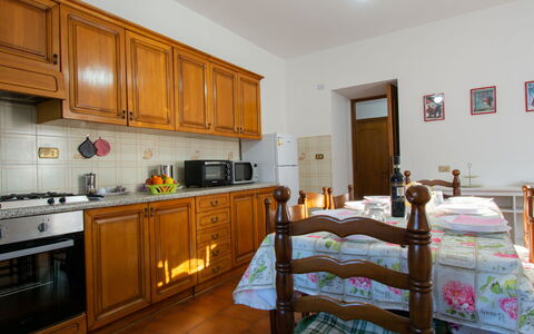 Pianaccio: Cuisine, Meubles, Cabinetry, Design Intérieur, Appareil De Cuisine, Sol, Pièce, Plafond, Comptoir, Placard