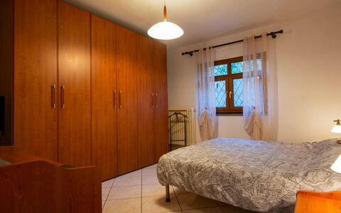 Tre Fontane: Lit, Chambre, Design Intérieur, Meubles, Drap De Lit, Sol, Plafond, Literie, Sol, Pièce