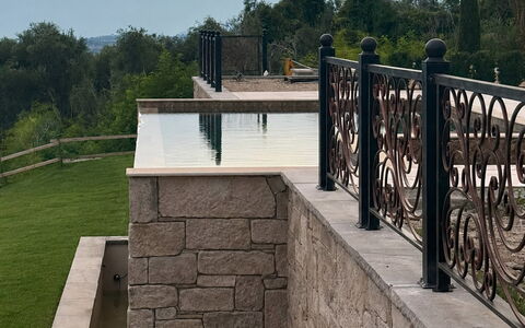 Villa Elisa: Composite, Balustre, Le Fer, Balustrade, Béton, Mur De Pierre, Balcon, Clôture