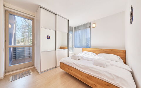Harrachov Resident a: Design Intérieur, Lit, Sol, Sol, Bois, Meubles, Plafond, Chambre, Pièce, Appartement