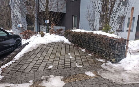 Harrachov Resident a: Neige, L'Hiver, Gelé, Familiale, Parking, Trottoir, Véhicule De Luxe, Mid-Taille Car