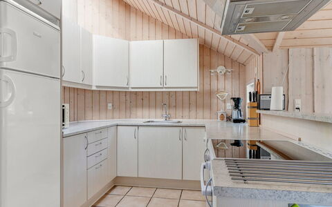 Gudrid - 550M from the Sea: Cuisine, Appareil De Cuisine, Bois, Comptoir, Principaux Appliance, Design Intérieur, Sol, Plafond, Cabinetry, Sol