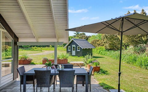 Gudrid - 550M from the Sea: Meubles, Chaise, Toit, Mobilier De Jardin, Ombre, Table Cuisine Et Salle A Manger, Tableau De Plein Air, Jardin, Porche, Chalet