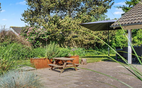 Gudrid - 550M from the Sea: Arbuste, Jardin, Lot Terre, Ombre, Couverture De Sol, Mobilier De Jardin, Chalet, Aménagement Paysager, Arrière-Cour