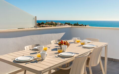 Skyhill Nerja: Meubles, Table, Mobilier De Jardin, Chaise, Sol, Table Cuisine Et Salle A Manger, Tableau De Plein Air, Sol, Restaurant, Salle À Manger