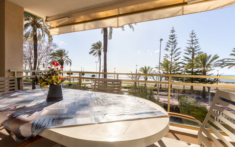 Costa Blanca: Meubles, Ombre, Chaise, Eco Hôtel, Recours, Balcon, Verre, Tache De Bois, Table Cuisine Et Salle A Manger