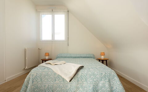 Les Ajoncs: Design Intérieur, Sol, Sol, Mur, Chambre, Bois, Lit, Pièce, Textile, Meubles