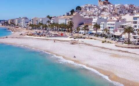 Altea 649: L'Eau, Ciel, Jour, Propriété, Bleu Azur, Environnement Naturel, Plage, Bâtiment, Station Balnéaire