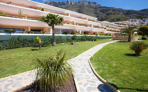 Altea 649: Ciel, Plante, Jour, Bâtiment, Design Urbain, Architecture, Lot Terre, Surface De La Route, Zone Résidentielle, Biome