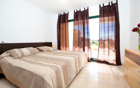 Altea 649: Chambre, Pièce, Meubles, Lit, Design Intérieur, Propriété, Drap De Lit, Sol, Literie, Rideau