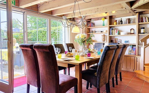 Schwarzwaldhof mit Pool & Sauna: Meubles, Design Intérieur, Chaise, Sol, Table, Bois, Sol, Salle À Manger, Plafond, Parquet