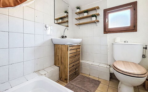 Le Millmer: Siège De Toilette, Toilette, Salle De Bains, Luminaire Plomberie, Sol, Sol, Plomberie, Évier, Lavabo, Tuile