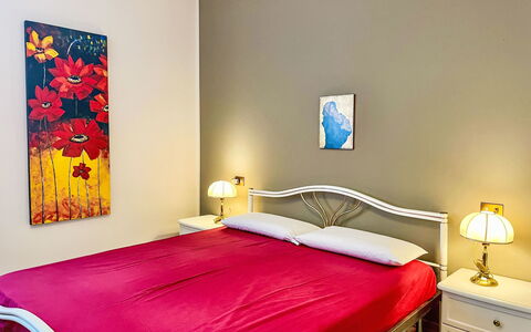 Carlui: Lit, Chambre, Design Intérieur, Meubles, Drap De Lit, Literie, Sol, Sol, Pièce, Plafond