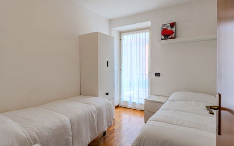 La Coccinella: Bois, Sol, Design Intérieur, Sol, Lit, Chambre, Appartement, Pièce, Plafond, Parquet