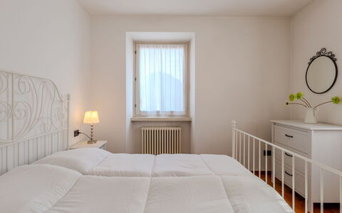 La Coccinella: Lit, Meubles, Design Intérieur, Chambre, Literie, Mur, Drap De Lit, Sol, Bois, Plafond