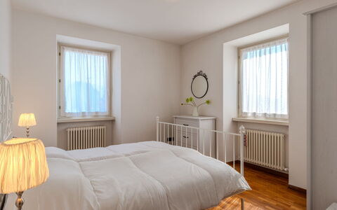 La Coccinella: Design Intérieur, Mur, Sol, Lit, Sol, Chambre, Bois, Plafond, Pièce, Meubles