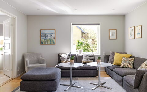 Villa Anja: Meubles, Design Intérieur, Canapé, Sol, Sol, Salon, Pièce, Table, Table Basse