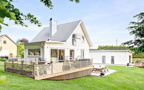 Villa Anja: Maison, Domicile, Toit, Chalet, Zone Résidentielle, Lot Terre, Biens, Siding, Ferme, Porche
