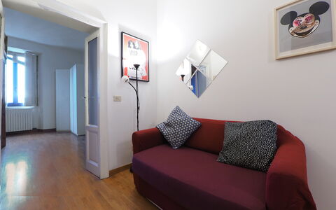 Suite Meda: Meubles, Mur, Design Intérieur, Sol, Sol, Bois, Pièce, Appartement, Canapé, Salon