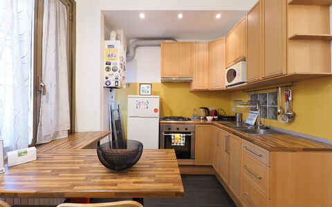 Suite Meda: Appareil De Cuisine, Meubles, Cuisine, Comptoir, Cabinetry, Principaux Appliance, Design Intérieur, Sol, Bois, Électroménager