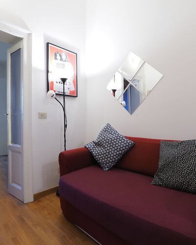 Suite Meda: Meubles, Mur, Design Intérieur, Sol, Sol, Bois, Pièce, Appartement, Canapé, Salon