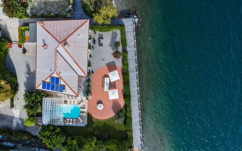 Besanina: L'Eau, Plan D'Eau, Piscine, Recours, Lac, Eco Hôtel, Loisir, Biens, Villa, Hôtel