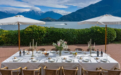 Besanina: Meubles, Table, Restaurant, Chaise, Nappe De Table, Mer, Chaîne De Montagnes, Maîtresse, Dîner De Répétition