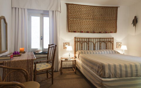 Portofino: Meubles, Lit, Chambre, Design Intérieur, Literie, Drap De Lit, Bois, Linge, Textile, Pièce