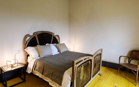 Villa Dedalo: Lit, Chambre, Meubles, Literie, Drap De Lit, Bois, Design Intérieur, Sol, Sol, Cadre De Lit