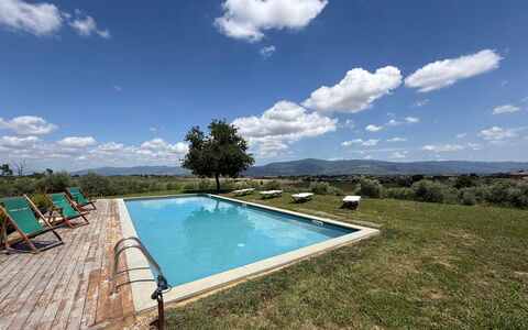 Villa Dedalo: Ciel, Bleu, Paysage, Lot Terre, Plaine, Piscine, Plantation, Biens, Aménagement Paysager, Cumulus