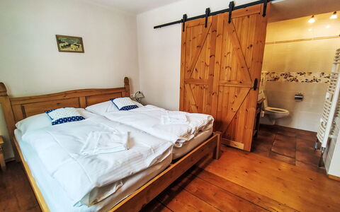 Na Stráni: Lit, Chambre, Bois, Design Intérieur, Sol, Meubles, Sol, Drap De Lit, Literie, Cadre De Lit