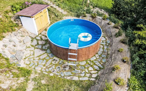 Na Stráni: Piscine, Jardin, Arrière-Cour, Tache De Bois, Cour, Aménagement Paysager, Caractéristique De L'Eau